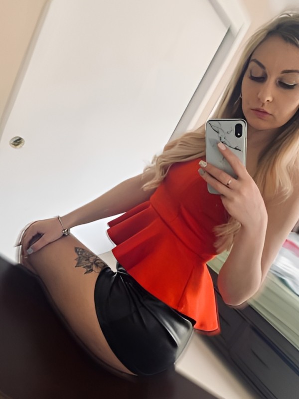 Василиса привлекательная девушка из Ельня цена от 1500 руб