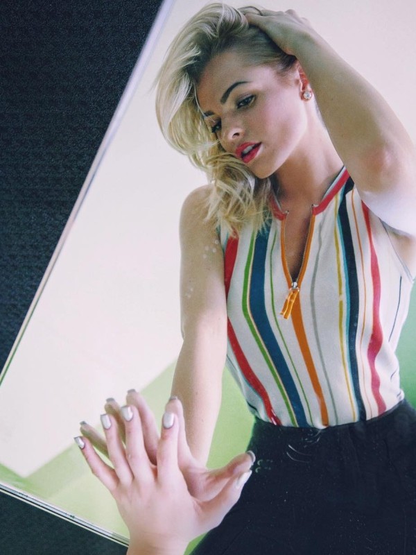 Надя привлекательная девушка из Ельня цена от 3000 руб